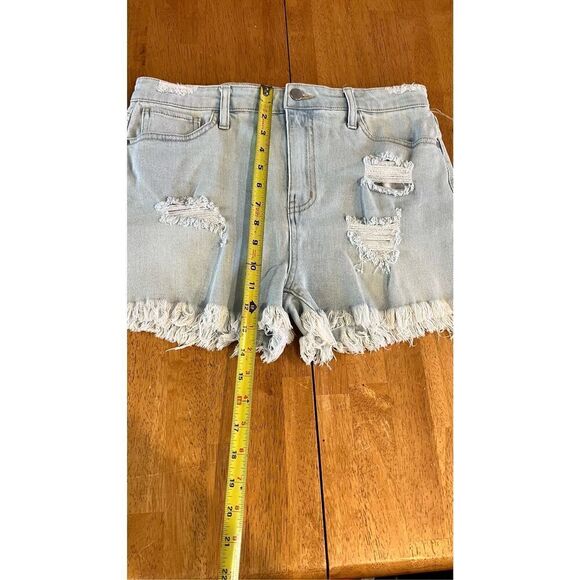 Tinseltown High Rise Frayed Trim Distressed Jean Shorts new Size 30 - Picture 4 of 10
